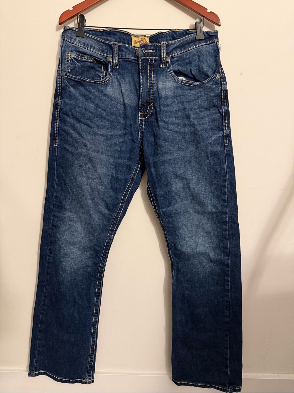 Wrangler Men's Relaxed Fit Jeans in Indigo Blue